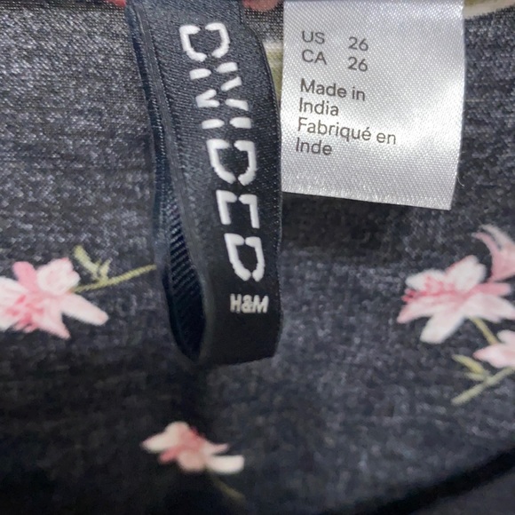 H&M+ black floral long sleeve blouse - Picture 3 of 3